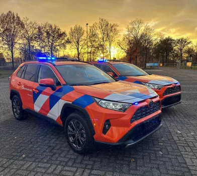 Toyota RAV4 met XPERT SL lichtbalk, blauwe signalering en Marelko opbouw voor Reddingsbrigade