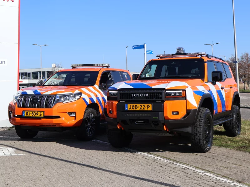 Toyota Landcruiser strandvoertuig van de Nederlandse Reddingsbrigade met volledige signalering en striping, opgebouwd door Marelko