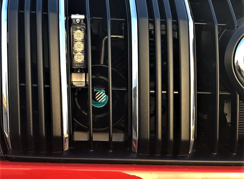 Haztec 8-7050-RC speaker achter de grille gecombineerd met LED flitser door Marelko