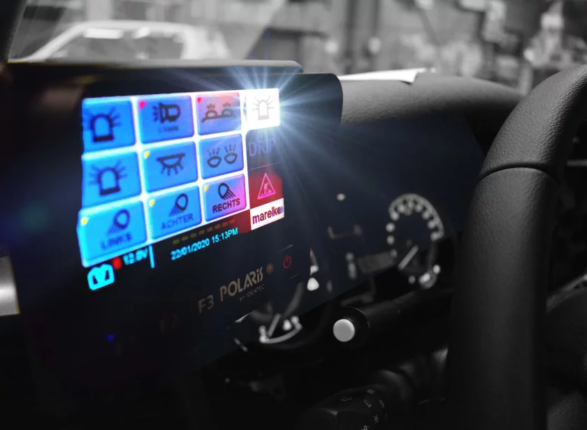 Ideatec Polaris voertuigbeheersysteem in werking met verlicht touchscreen door Marelko