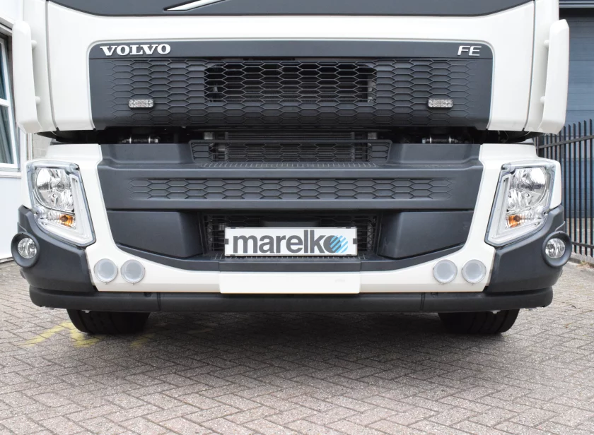 Martin Hoorn gemonteerd in de grille van een Volvo vrachtwagen door Marelko