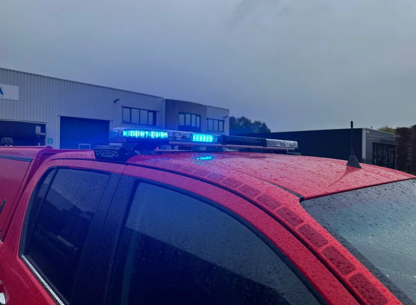 Haztec Xpert SL dakset met blauwe LED verlichting van Marelko in de regen