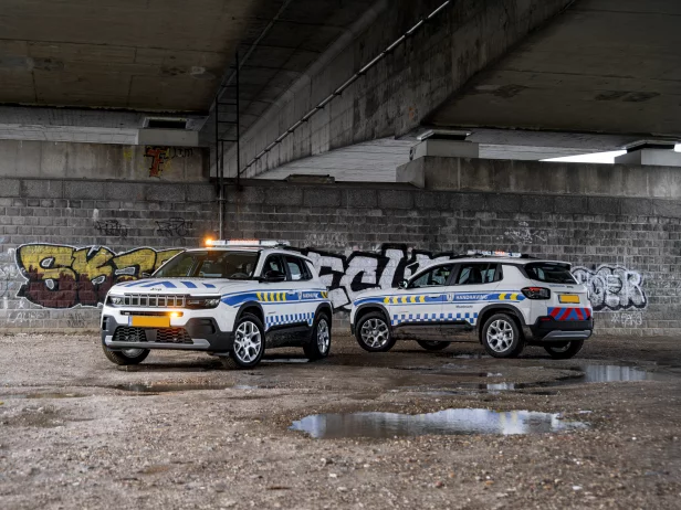 Elektrische Jeep Avengers handhavingsvoertuig Gemeente Maasgouw met Xpert dakset