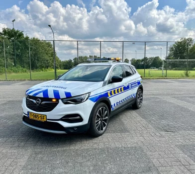 Opel Grandland handhavingsvoertuig met Haztec Xpert dakset, grillflitsers, achterklepflitsers, ModuLux-bediening en Marelko signalering
