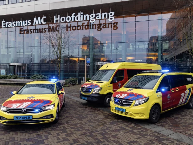 Orgaantransportvoertuig van Witte Kruis voor Erasmus MC, uitgerust met signalering door Marelko